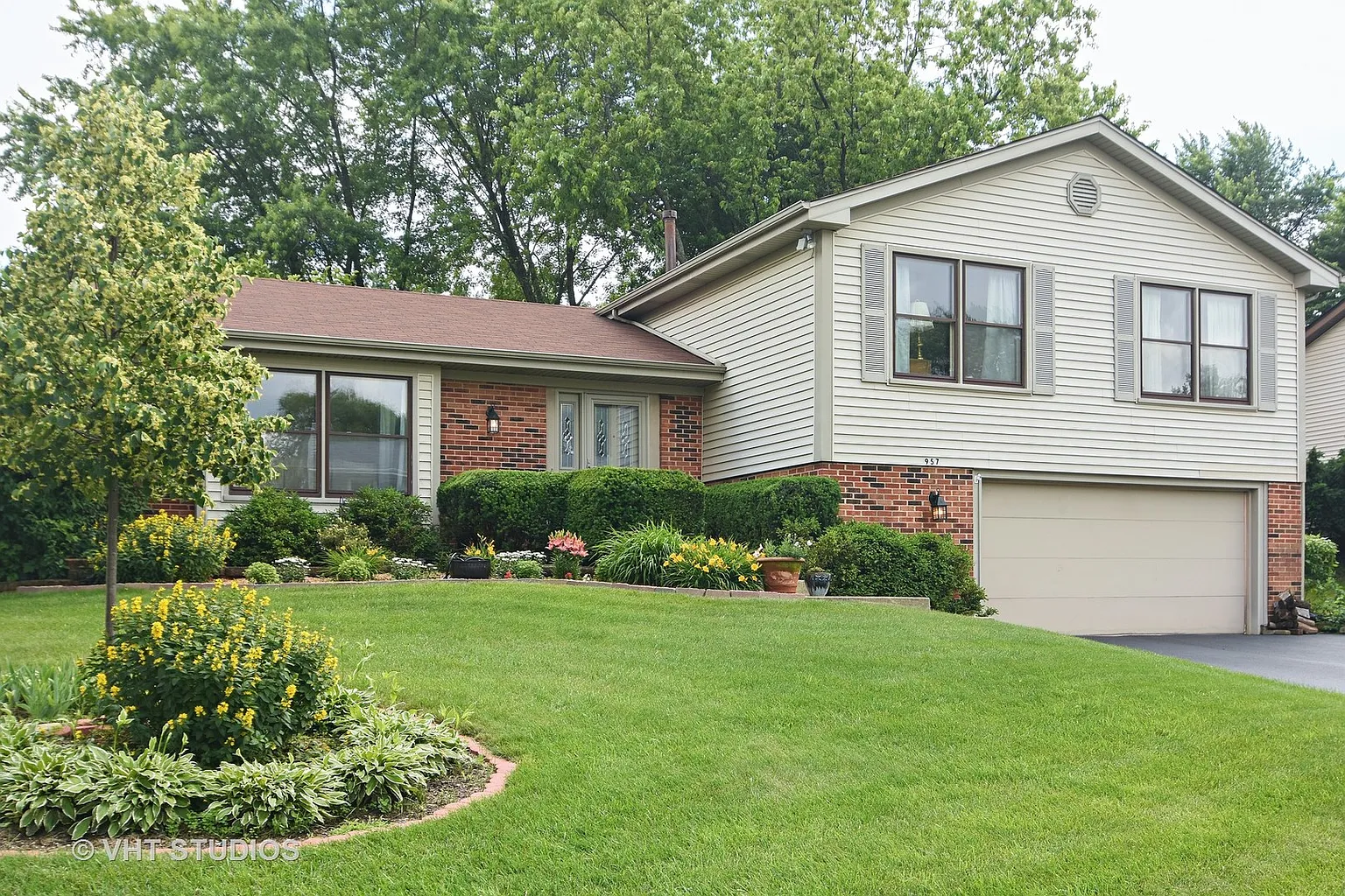 957 Pheasant Ridge Dr photo 1