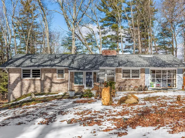 11 N Marley Dr, Flat Rock, NC 28731