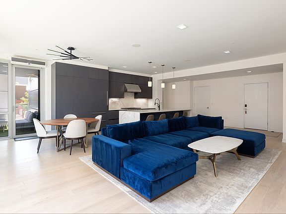 2nd image of 1000 W Monroe St #201