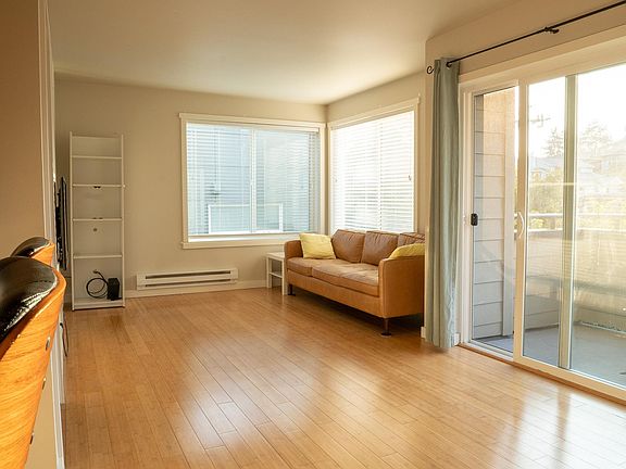 2nd image of 3926 1st Ave NE APT 26