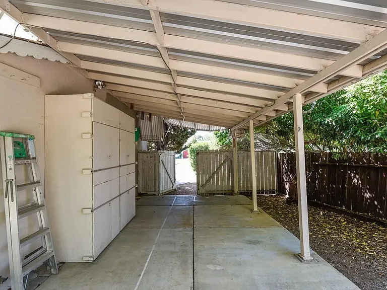 Devlin Dr — Photo 15