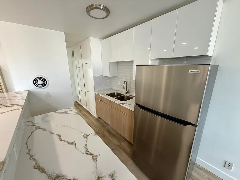 3374 Overland Ave #5 — Photo 4