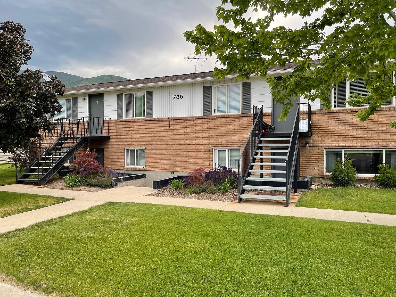 2 bed, 900 sqft, $1,295 — Photo 1