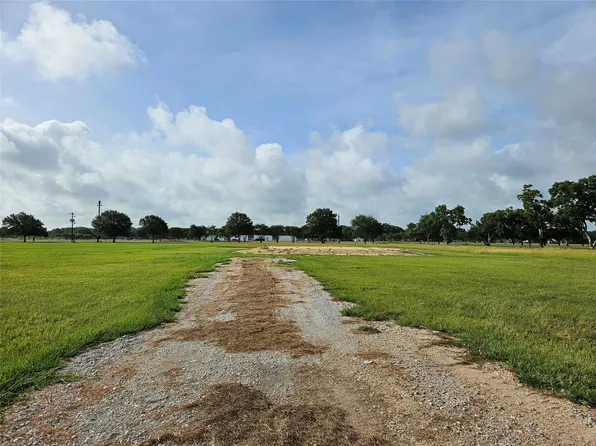 0 Earl St, El Campo, TX 77437