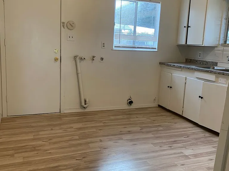 295 Skaggs St #B — Photo 10