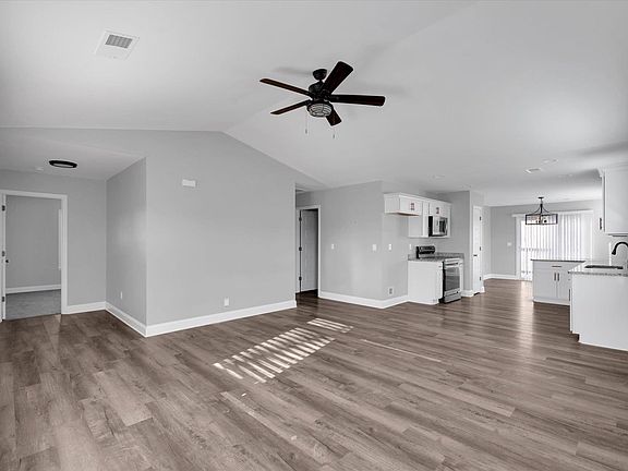 4th image of 173 Riverside Dr