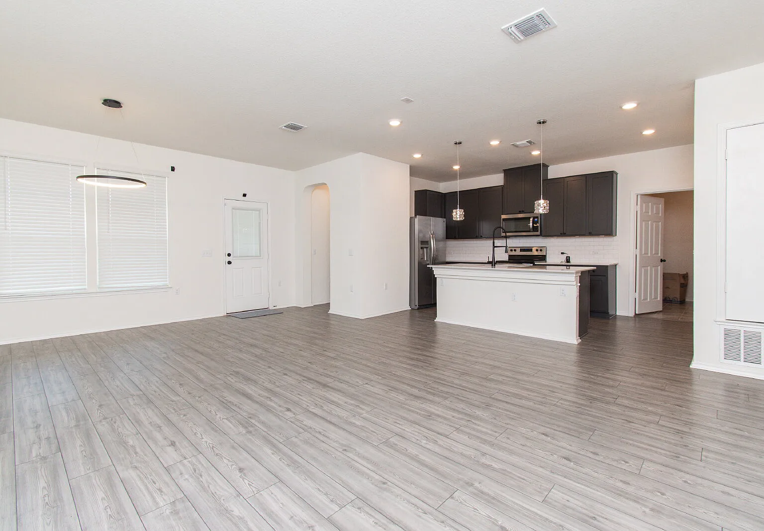3 bed, 2.0 bath, 1491 sqft, $2,200 — Photo 4