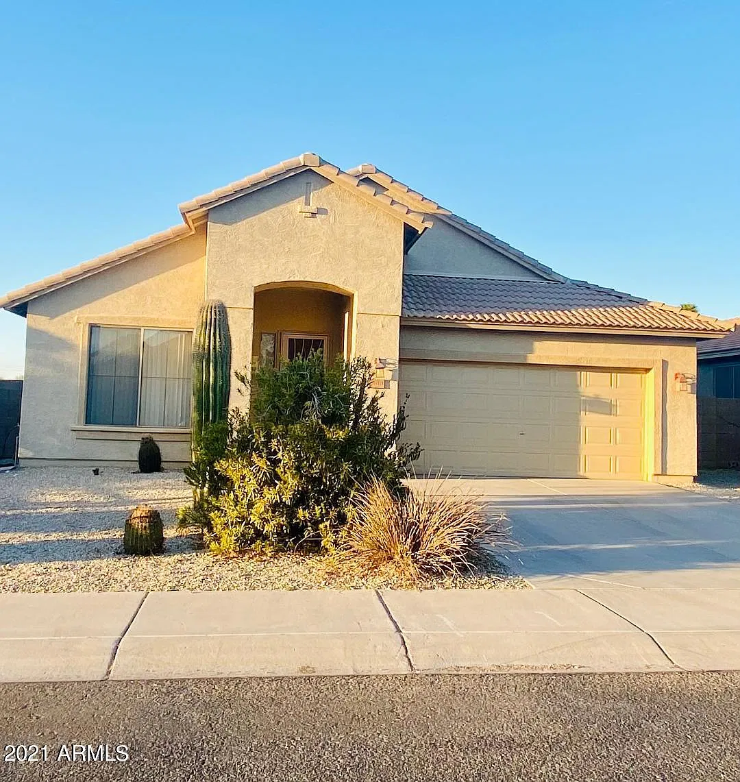 3 bed, 2.0 bath, 2155 sqft, $2,250 — Photo 1