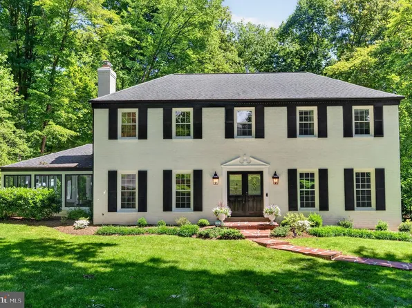 11312 Lapham Dr, Oakton, VA 22124
