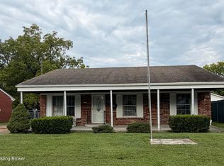 8012 Woodbury Dr, Louisville, KY 40219