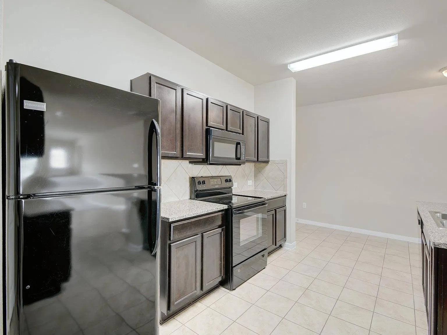 4 bed, 2.5 bath, 2047 sqft, $2,050 — Photo 4