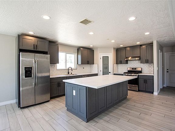 5th image of 18517 Live Oak St