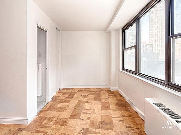 3rd image of 225 E 36th St APT 10A