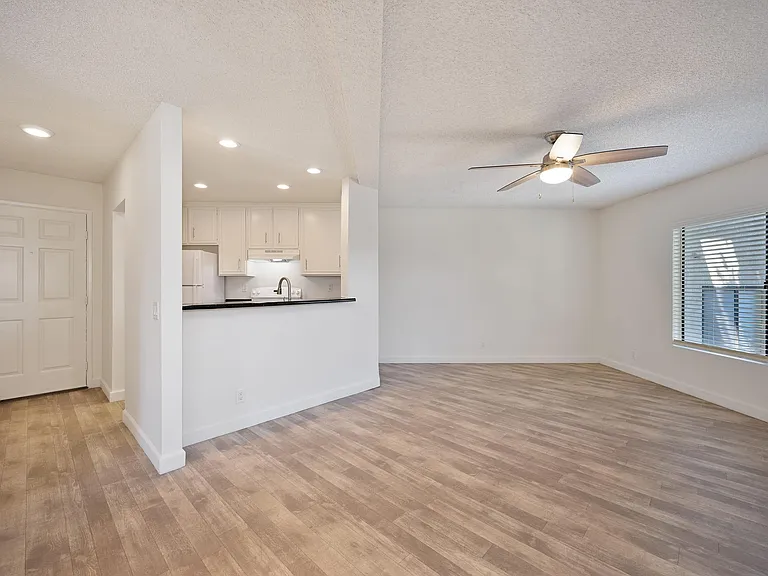 315 Acacia Ave — Photo 10