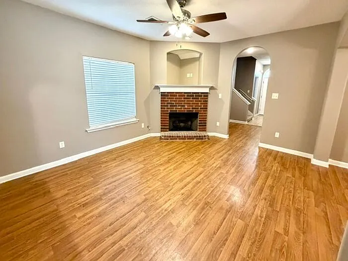 10226 Sterling Ridge Dr — Photo 2