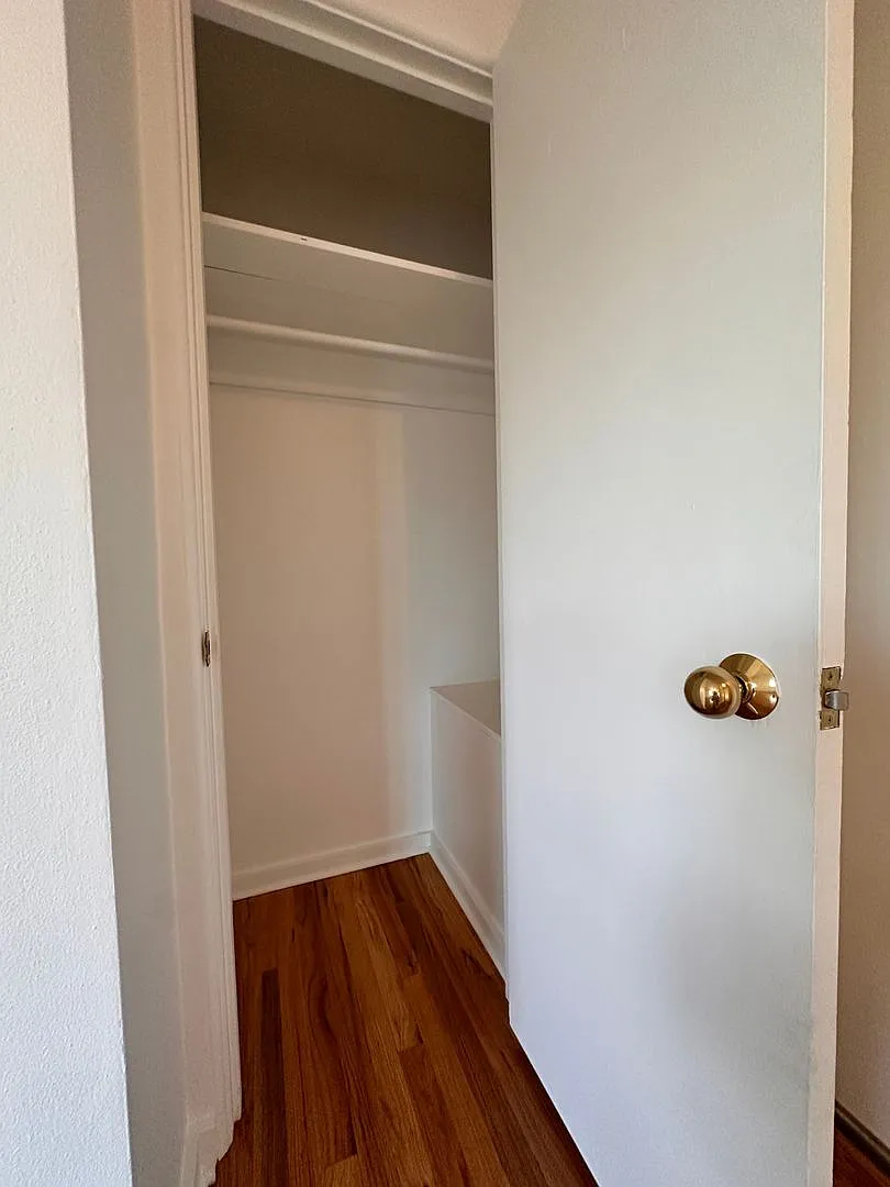 Evanston Court Apartments — Photo 4