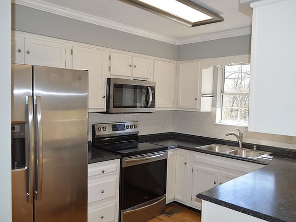 3rd image of 6812 Benwood Dr