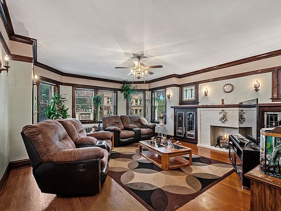4th image of 5849 N Artesian Ave