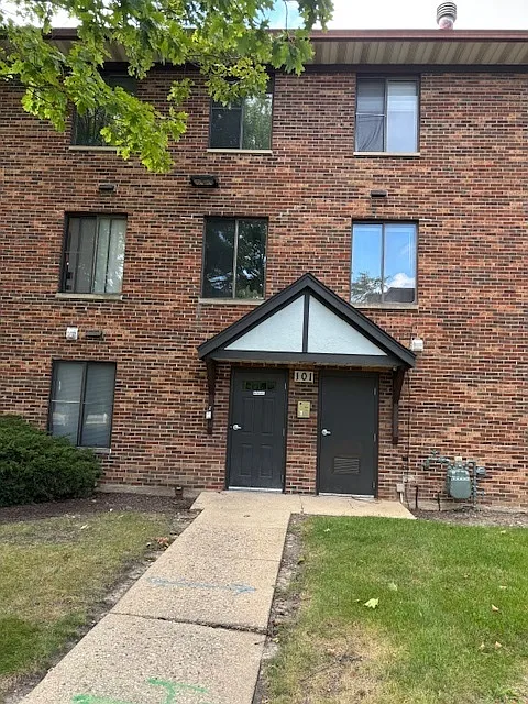 2 bed, 1.5 bath, 890 sqft, $1,950 — Photo 1