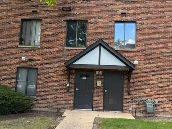 101 Gregory St APT 12, Aurora, IL 60504