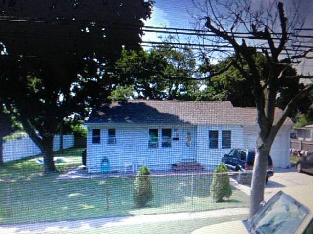 2nd image of 152 Suffolk Ave