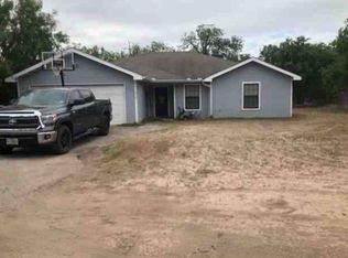 916C N Park St, Uvalde, TX 78801