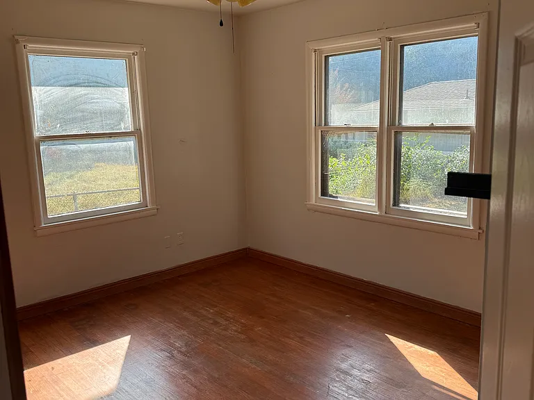 1410 N Ash St — Photo 4