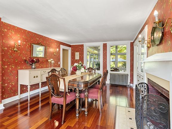 5th image of 204 Village St