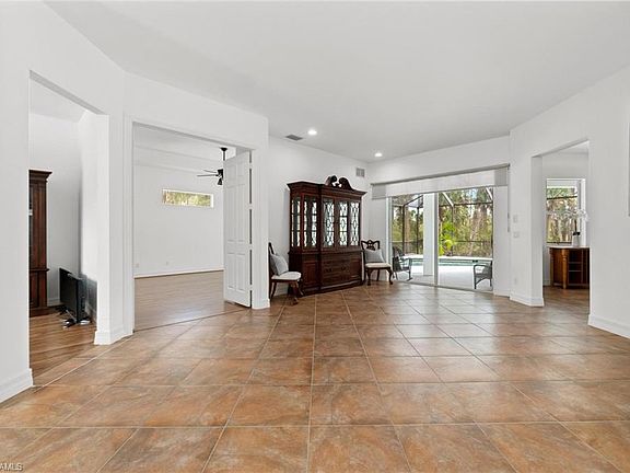 5th image of 330 12th AVE NE