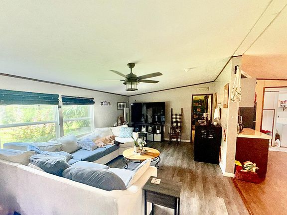 4th image of 5067 Meadowlark Ln
