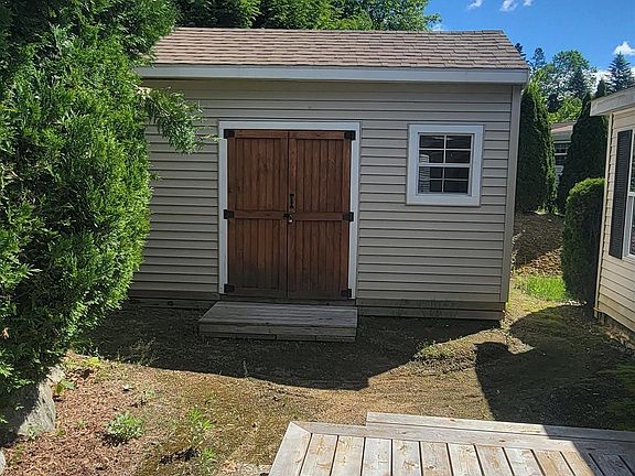 3rd image of 16 Magnolia Lane