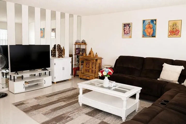 321 Burgundy Ave #G — Photo 2