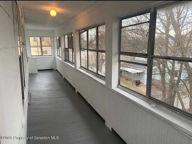 219 N Bromley Ave — Photo 35