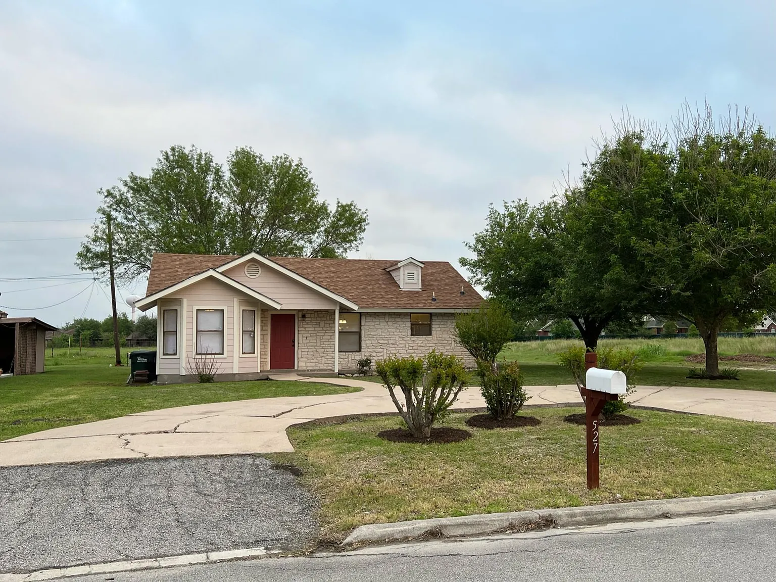 3 bed, 1162 sqft, $1,725 — Photo 3
