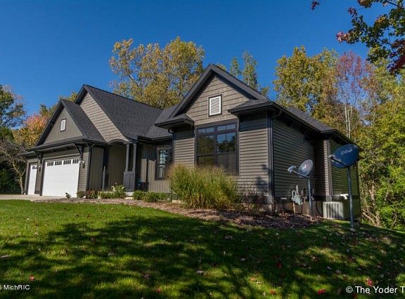 3rd image of 3161 Lake Dr SE