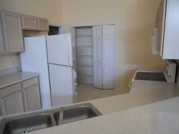 4th image of 2811 Berkshire Cir