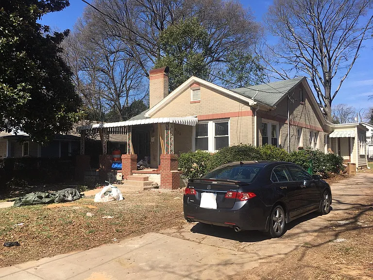 2104 Saint Paul St — Photo 11