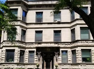 638 W Grace St #1E, Chicago, IL 60613