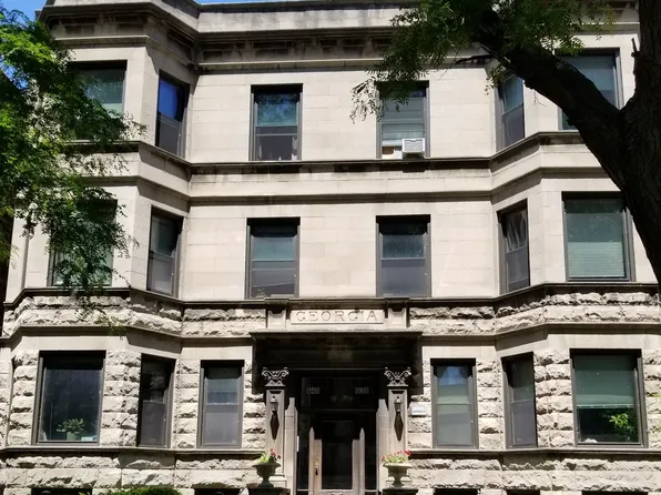 638 W Grace St #1E, Chicago, IL 60613