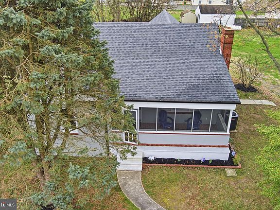 3rd image of 21305 Haven Rd