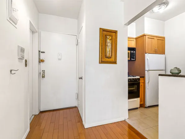 235 West 70th Street image 3 of 7