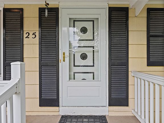 4th image of 25 Ledgewood Cir