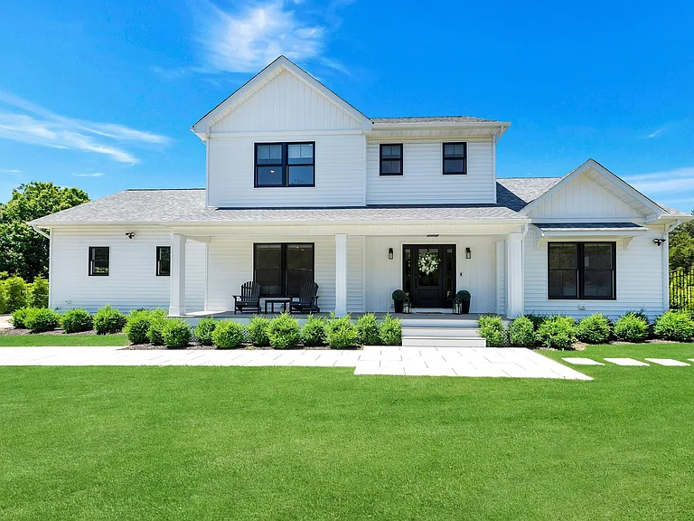 1095 Ryder Farm Ln — Photo 1
