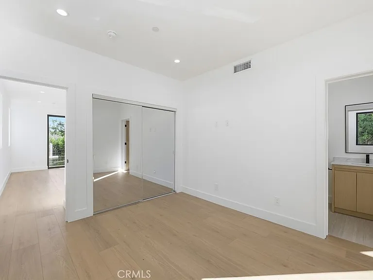 13602 Burbank Blvd — Photo 15