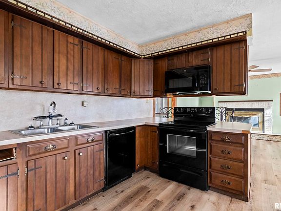 5th image of 15959 N Lake Rd