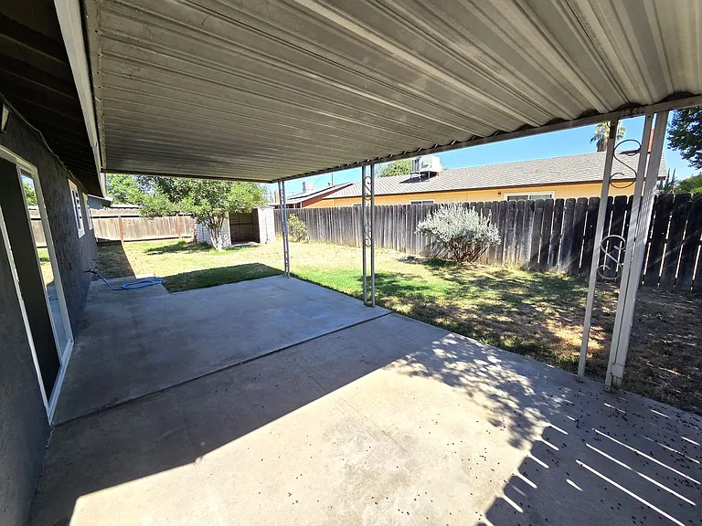 1800 W School Ave — Photo 9