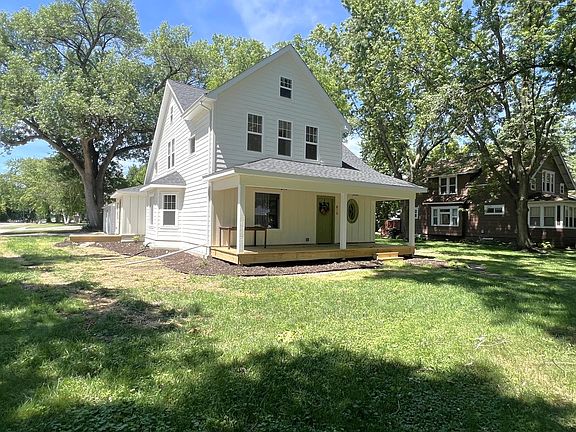 3rd image of 512 3rd St S