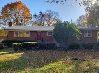 5 Shore Ln, Mahopac, NY 10541