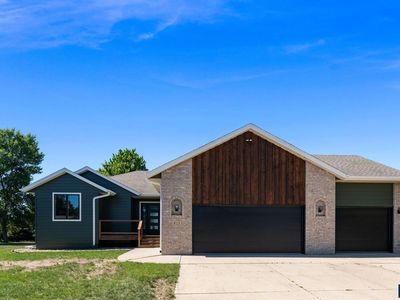 813 E Heatherwood Dr, Brandon, SD, 57005