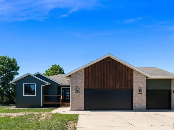 813 E Heatherwood Dr, Brandon, SD 57005